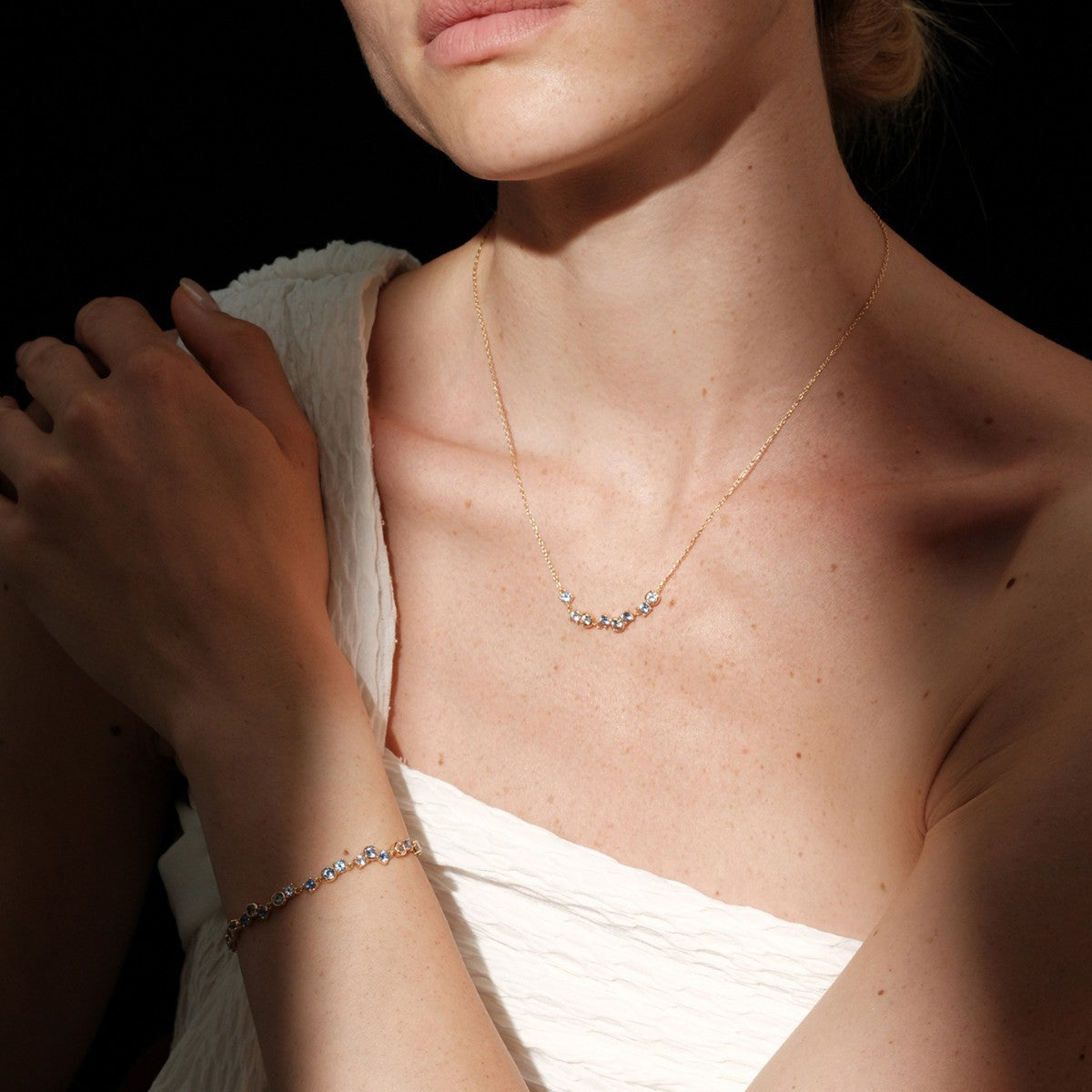 Scattered Blue Zircon Curved Necklace – Gold Plated 925 Sterling Silver