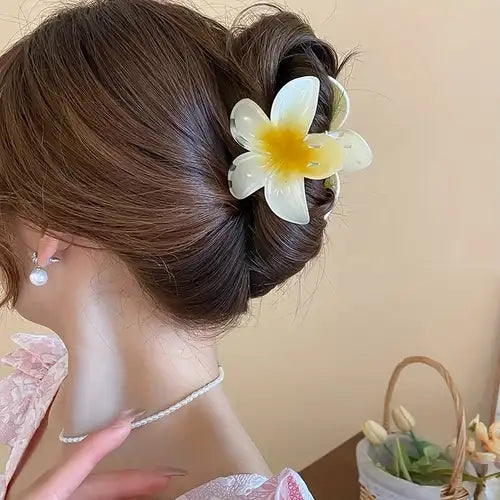 Tropical Plumeria Flower Hair Claw Clips – Gradient Acrylic Floral Hair Accessory