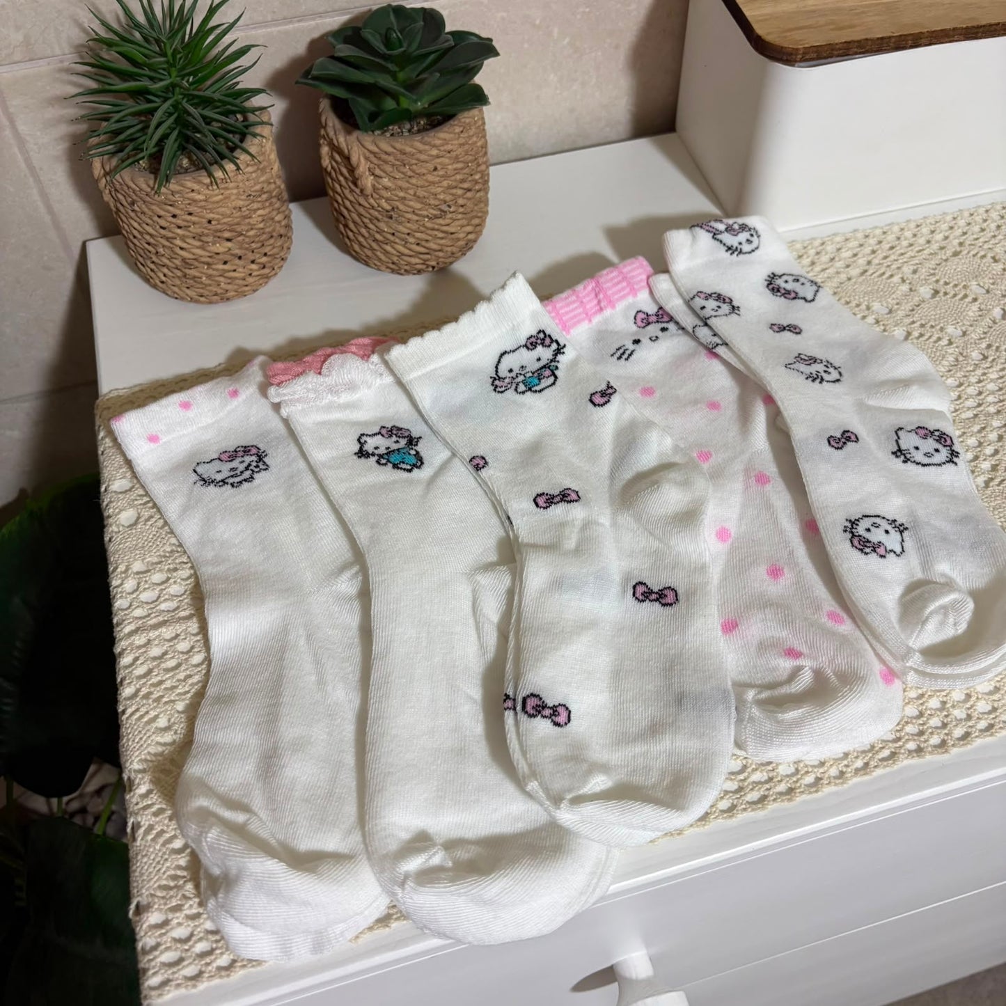 Cute Hello Kitty Socks Set (32-40 shoe size)