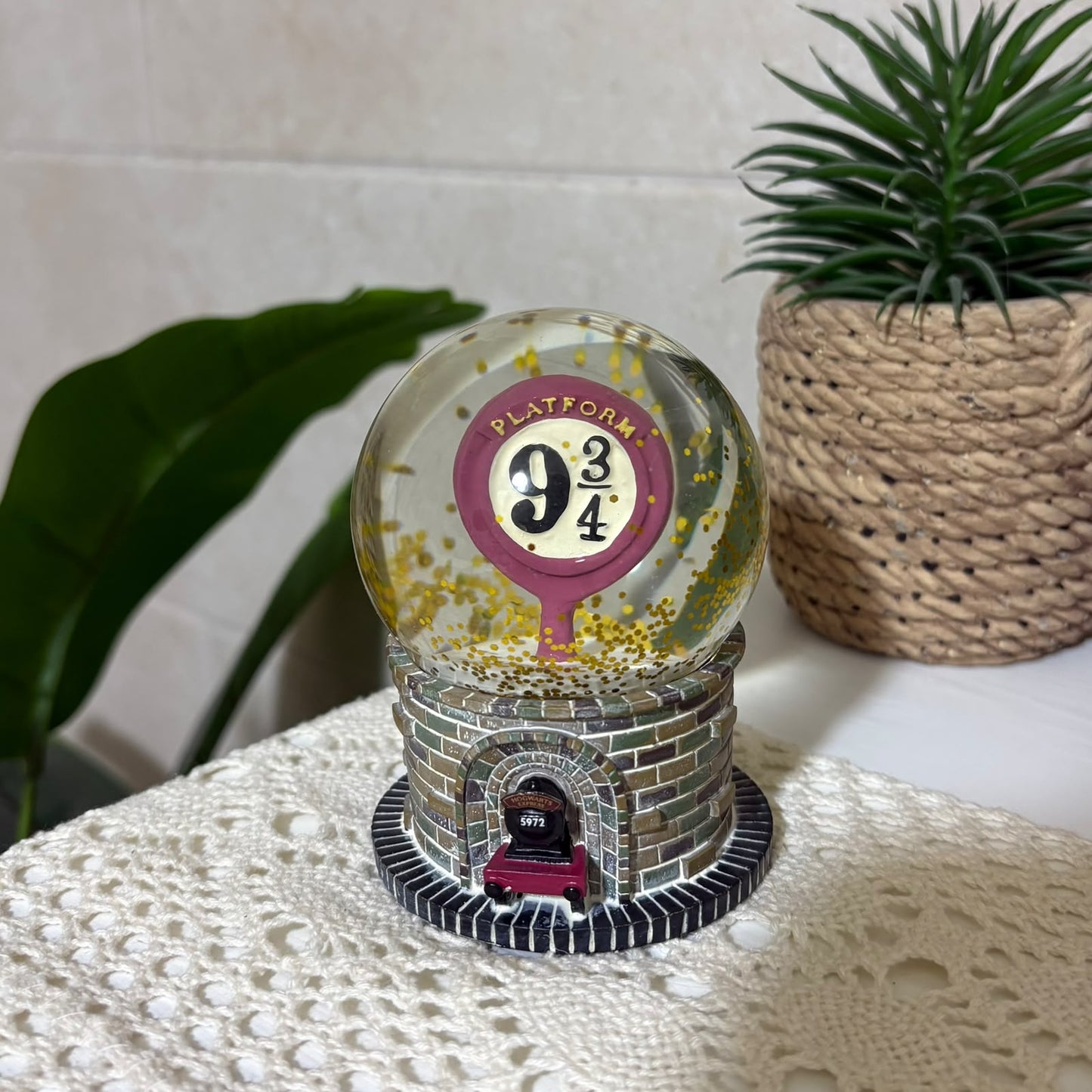 Harry Potter Platform 9 ¾ 9cm Mini Snow Globe – Hogwarts Express Train Base Decor