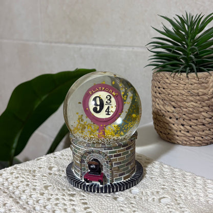 Harry Potter Platform 9 ¾ 9cm Mini Snow Globe – Hogwarts Express Train Base Decor