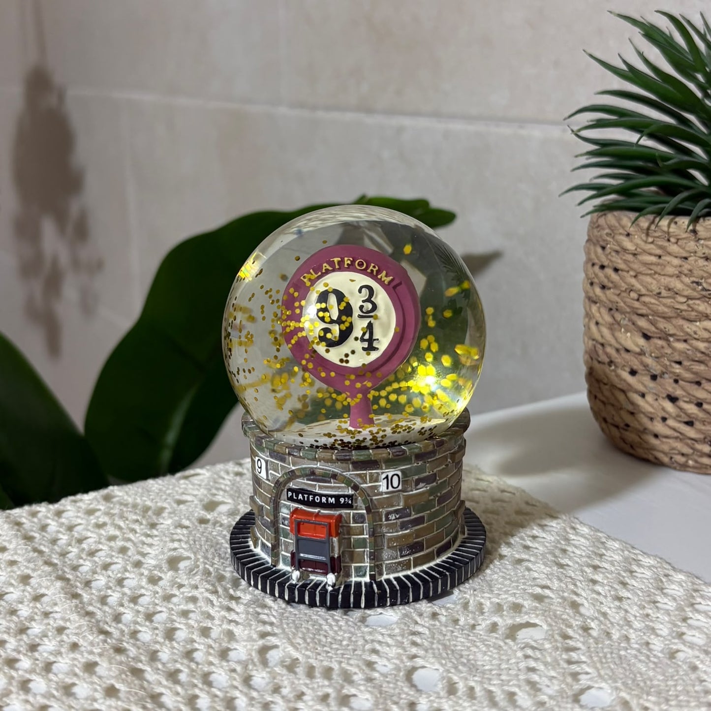 Harry Potter Platform 9 ¾ 9cm Mini Snow Globe – Hogwarts Express Train Base Decor