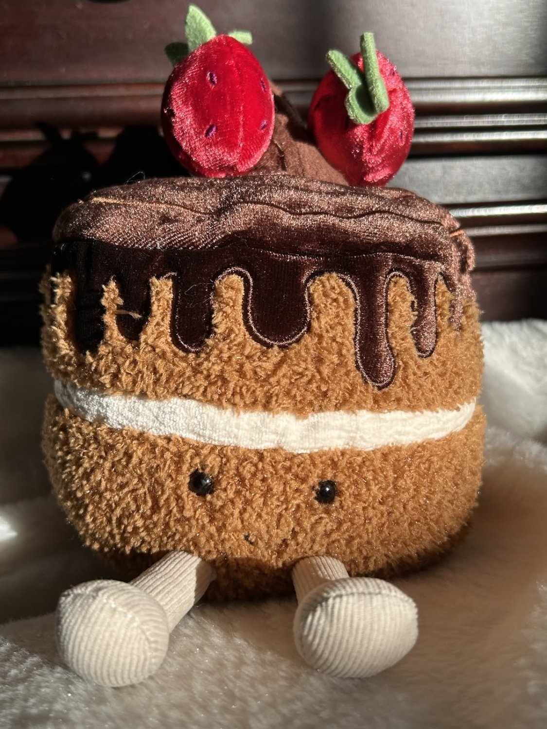 Cute Chocolate Strawberry Cake Plush Toy – Fluffy Amuseable Food Plushie & Desk Decor - 25 cm - Pinky Promise