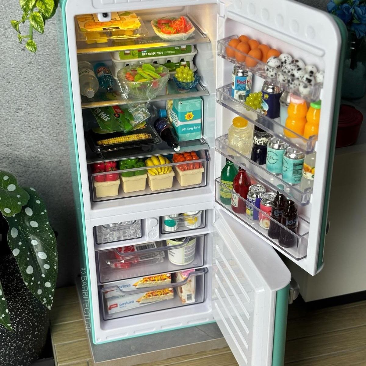 Miniature Light-Up Fridge & Food Figurine Ball Set - Pinky Promise
